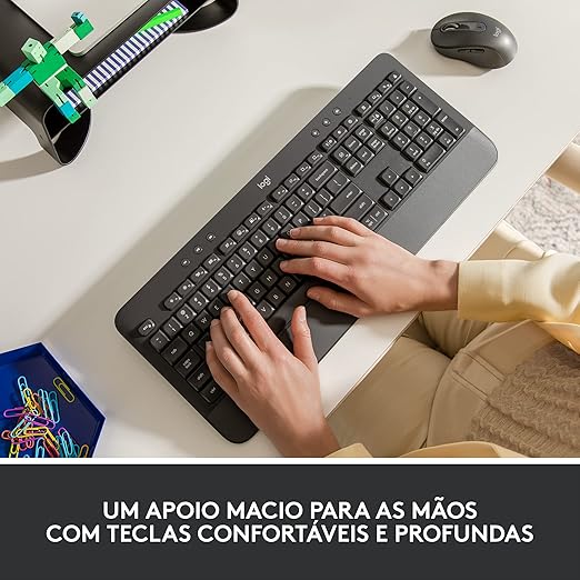 Teclado Sem Fio Logitech Signature K650 Com Apoio para as Mãos, Resistente a Derramamentos, Teclado Numérico, Conexão Bluetooth ou Receptor USB Logi Bolt e Layout US INTL- Grafite